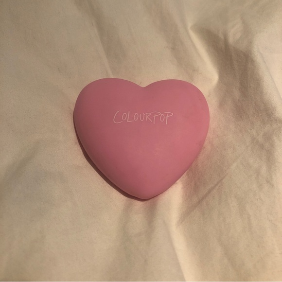 LE Colourpop blush “Hot 2 Touch” - Picture 2 of 3